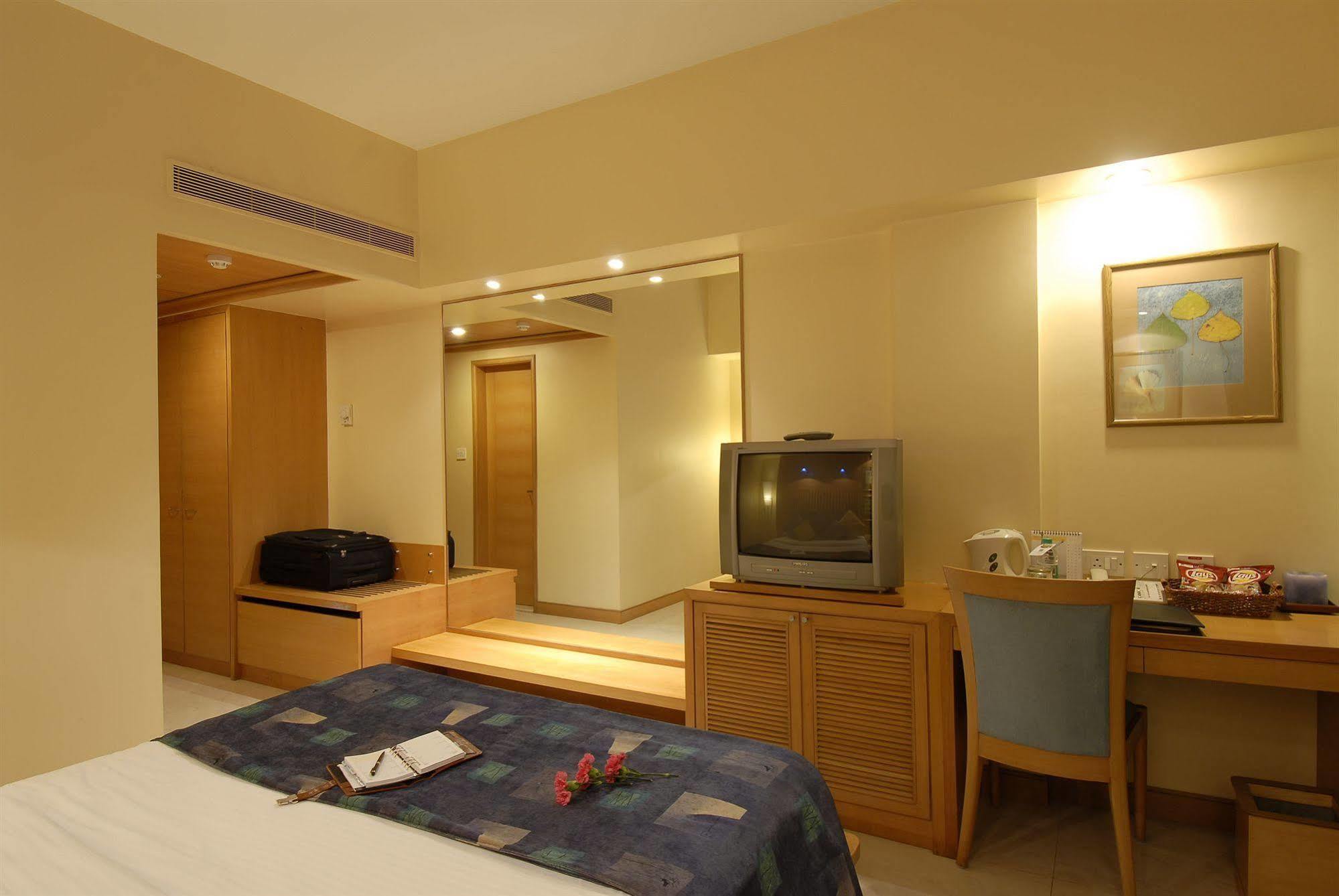 Treebo Regency - Bund Garden, Dhole Patil Road Hotel Pune Exterior photo